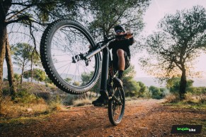 We test the Cannondale Motera Neo Carbon LT 2: pure power