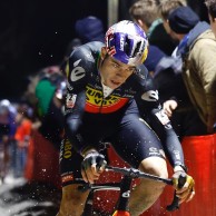 Van Aert wins in Mol with great superiority over Van der Poel