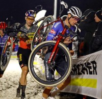 Van Aert se lleva la victoria en Mol y deja a Van der Poel a un mundo de distancia