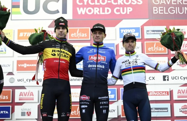 Van der Poel wins the first big battle between the magnificent three