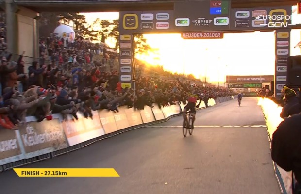 Van Aert beats Van der Poel in the final sprint of the Zolder Supersprestige