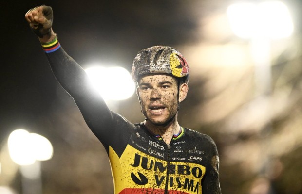 Van Aert gana en Diegem ante un gran Pidcock y un Van der Poel que se quedó sin fuerzas