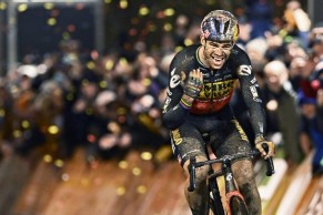 Van Aert wins in Diegem against a great Pidcock and a Van der Poel who ran out of energy at the end