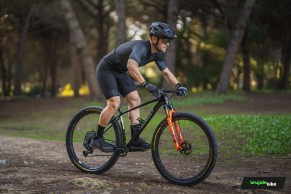 We test the Wilier Usma SLR: extreme lightness to enjoy the most original MTB