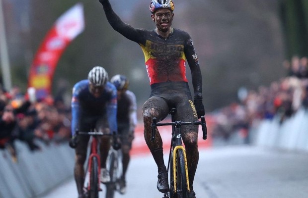 Van Aert vence o espetacular Exact Cross de Loenhout em um sprint final a três