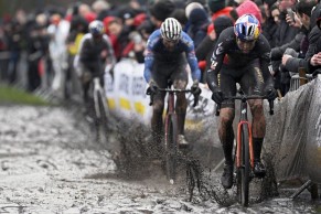 Van Aert still has to get used to the new SRAM groupset