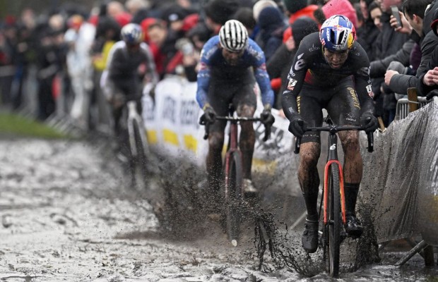 Van Aert ainda precisa se acostumar com o novo grupo SRAM