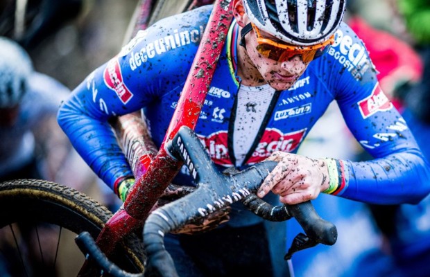 This is the unprecedented Canyon Inflite on which Van der Poel is racing