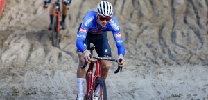O pesadelo retorna para Van der Poel: "É muito frustrante"