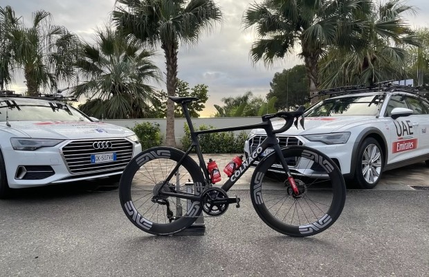 UAE Team Emirates correrá em 2023 com rodas e guidões ENVE