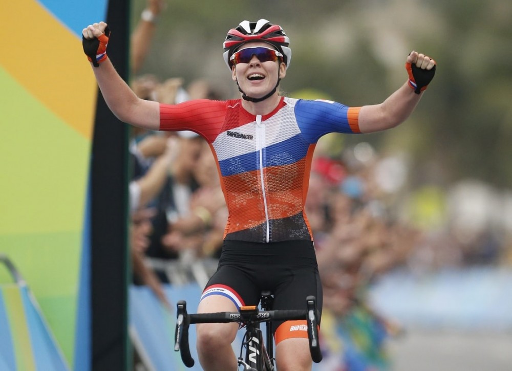 Anna van  der  Breggen  la campeona del mundo de carretera 
