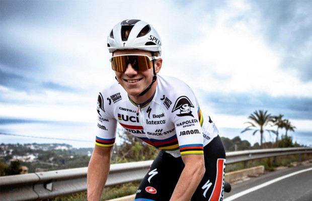 Evenepoel asks a fan not to follow his wheel