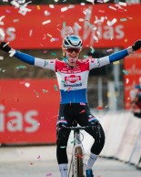 Van der Poel wins brilliantly in Besançon in the run-up to the World Championships in Hoogerheide
