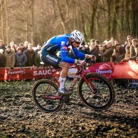 Van der Poel wins brilliantly in Besançon in the run-up to the World Championships in Hoogerheide