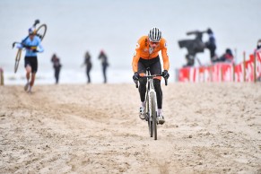 Van Aert vs Van der Poel: a look at the 7 times they have faced each other in a CX World Championship