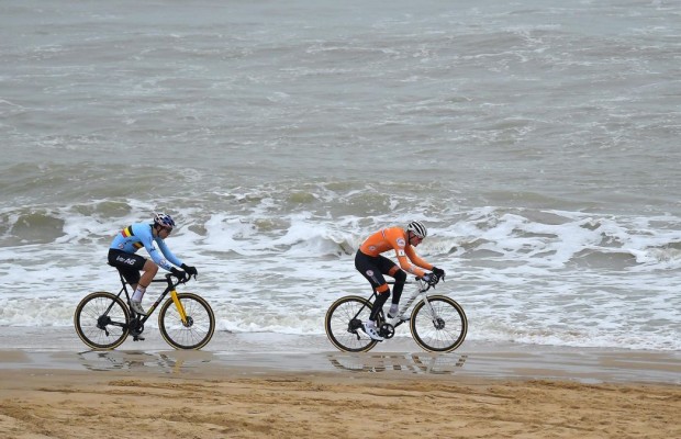 Van Aert vs Van der Poel: a look at the 7 times they have faced each other in a CX World Championship