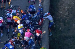 A massive crash and a rider about to fall off a bridge, this is how the second stage of the Etoile de Bessèges ended