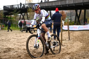 Pidcock aposta em Van Aert para o Mundial CX