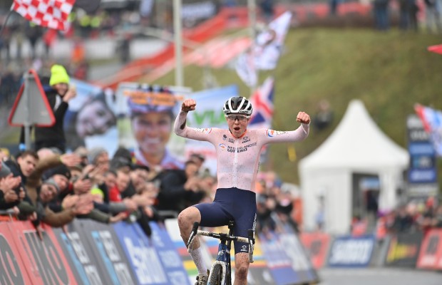 Van Empel gana el Mundial de CX con mucha superioridad