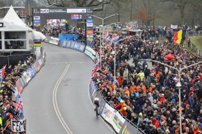 Van Empel gana el Mundial de CX con mucha superioridad