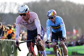 Van der Poel vence no sprint e conquista seu quinto Mundial