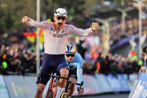 Van der Poel vence no sprint e conquista seu quinto Mundial
