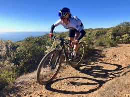 Kate Courtney y Lars Forster fichan por el Scott SRAM
