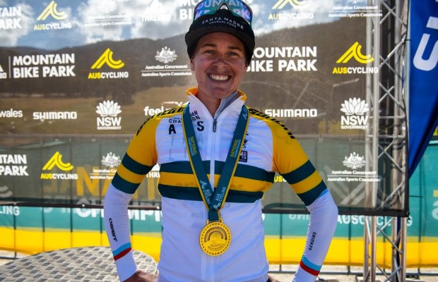 McConnell volta a ser Bec Henderson e vence o Campeonato Australiano de XCO e XCC