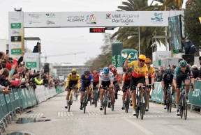 Estreno agridulce de Pidcock, pero su entrenamiento en un hotel hipóxico parece que ha funcionado