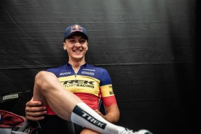 Vlad Dascalu renews his contract with Trek Factory Racing