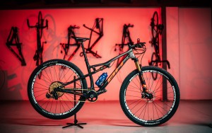 Al detalle la BH Lynx Race de Carlos Coloma para Copa del Mundo