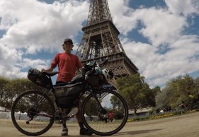 Con 18 años se acaba de convertir en el ciclista más joven en dar la vuelta al mundo en bici