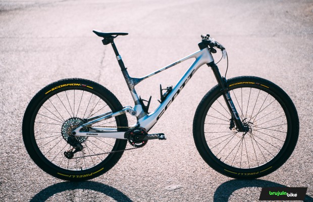 Vincenzo Nibali's 2023 SCOTT Spark in detail