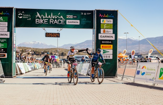 Vídeo con lo mejor de la etapa 2 en la Andalucía Bike Race 2023