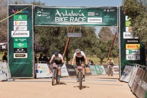 Enrique Morcillo and Hugo Drechou win the queen stage of the Andalucía Bike Race by GARMIN 2023