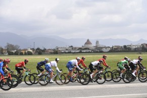 Fabio Jakobsen se apunta el primer sprint de Tirreno-Adriático