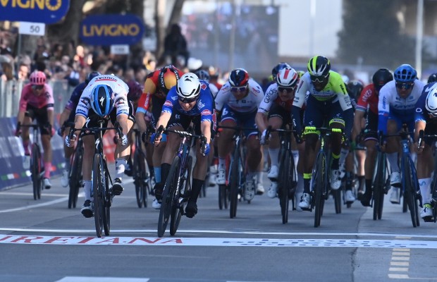 Fabio Jakobsen takes the first sprint at Tirreno-Adriatico
