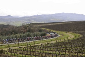 Van der Poel launches Philipsen to victory in the third stage of Tirreno-Adriatico