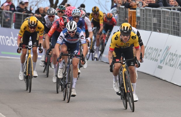 Primoz Roglic juega al poker y se impone en la cuarta de Tirreno-Adriático
