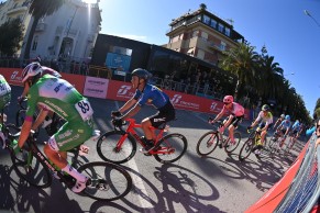 Roglic certifies his victory in Tirreno-Adriatico after a stage won by Jasper Philipsen