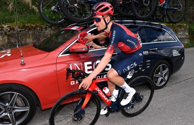 Una conmoción cerebral deja a Pidcock en pausa