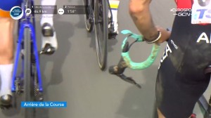 Hofstetter rompió dos veces el manillar de su Bianchi sobre los adoquines del GP Denain