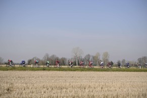 Demostración de potencia de Mathieu Van der Poel para llevarse la Milán-San Remo