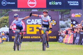 Cape Epic 2023: el SCOTT SRAM toma el liderato tras una primera etapa que ganaron Rabensteiner-Alleman por la mínima