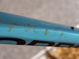 Orbea subasta una OIZ en apoyo a la ONG "I Love Boobies"