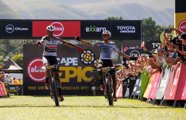 Cape Epic 2023: Beers-Blevins ganan una etapa 2 muy reñida y el Scott-SRAM es más líder