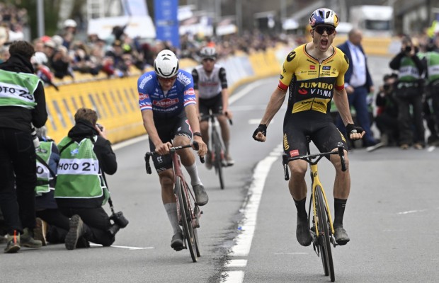 Wout Van Aert se impone en el E3 Saxo Classic soñado