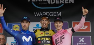 Jumbo-Visma sigue sumando en una Dwars door Vlaanderen que destapó a un gran Oier Lazkano