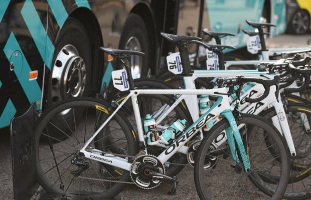 20 bicis robadas y un sabotaje con aceite, un mal comienzo para la Vuelta Andalucía