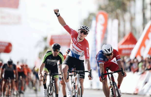 Mathieu van der Poel se cambia a la carretera y sigue ganando